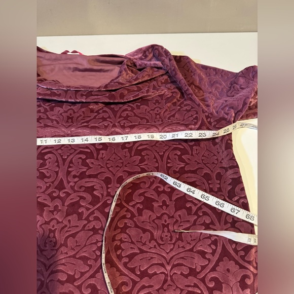 Isaac Mizrahi Embossed Velvet Damask Tunic Top Wine size 1X - Picture 5 of 8